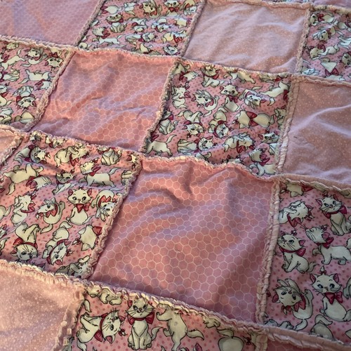 Rag lap quilts kittens play - lap, in